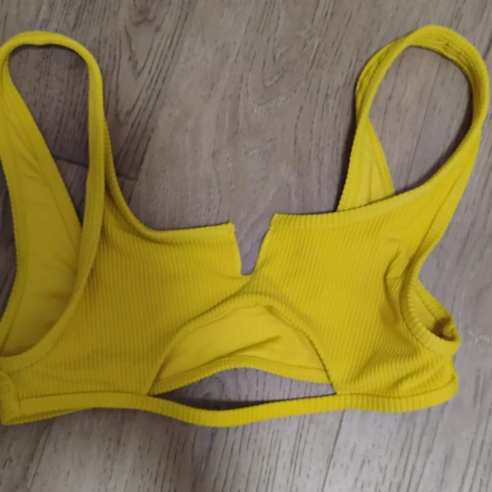 Frankie's Bikinis Women Yellow Ribbed Notched Neckline Cutout Bikini Top Sz M